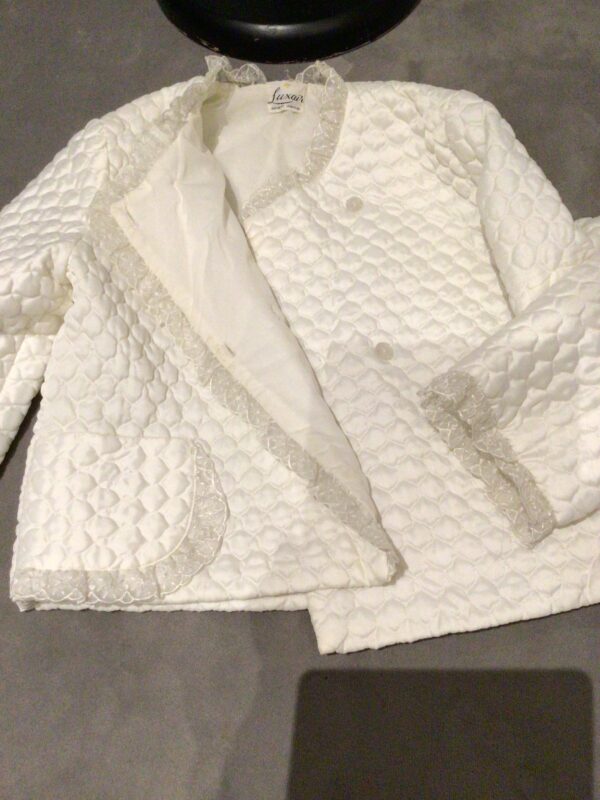 SOLD! Vintage 70s Luxair of London quilted bed jacket / nightwear, 3/4 sleeves, pristine white, fits to UK 12 - Image 2