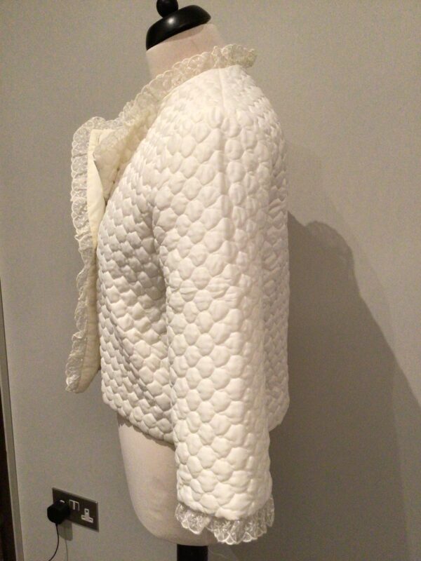 SOLD! Vintage 70s Luxair of London quilted bed jacket / nightwear, 3/4 sleeves, pristine white, fits to UK 12 - Image 5