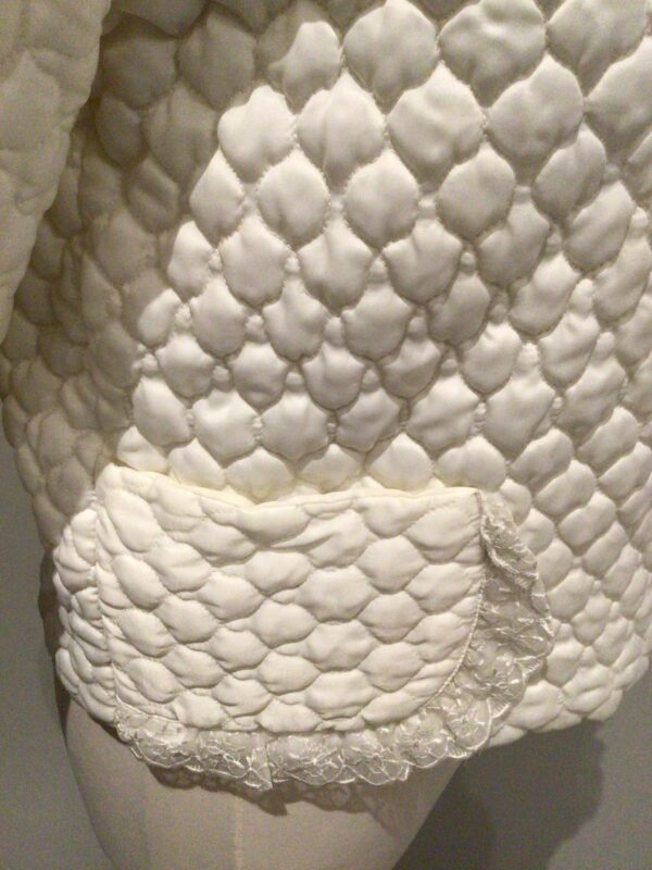 SOLD! Vintage 70s Luxair of London quilted bed jacket / nightwear, 3/4 sleeves, pristine white, fits to UK 12 - Image 7
